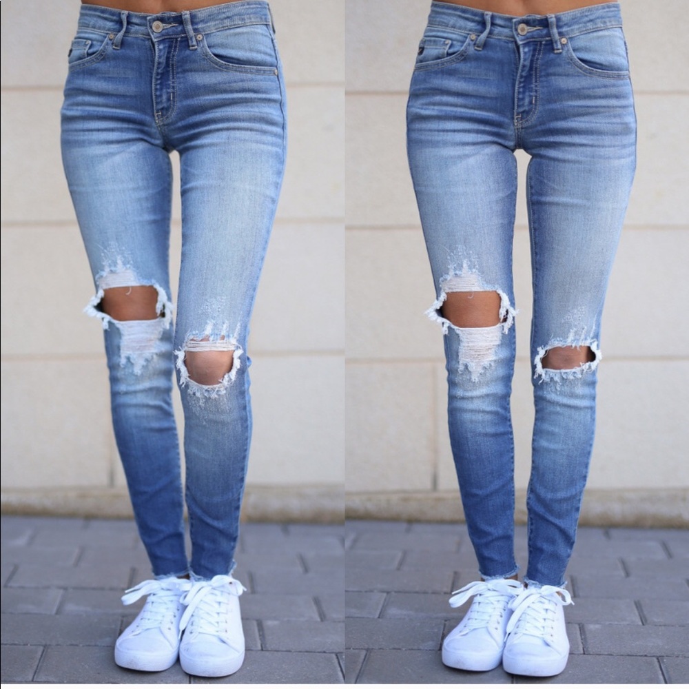 Distressed light color skinny jeans